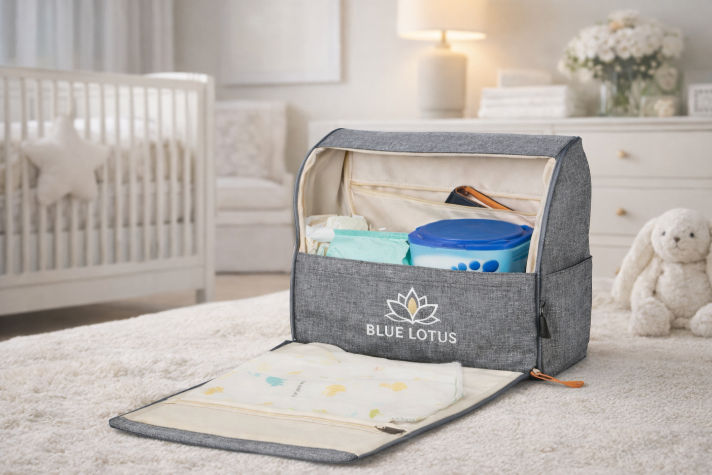 Bolsa de pañales y artículos esenciales de alimentación Blue Lotus Nurture™